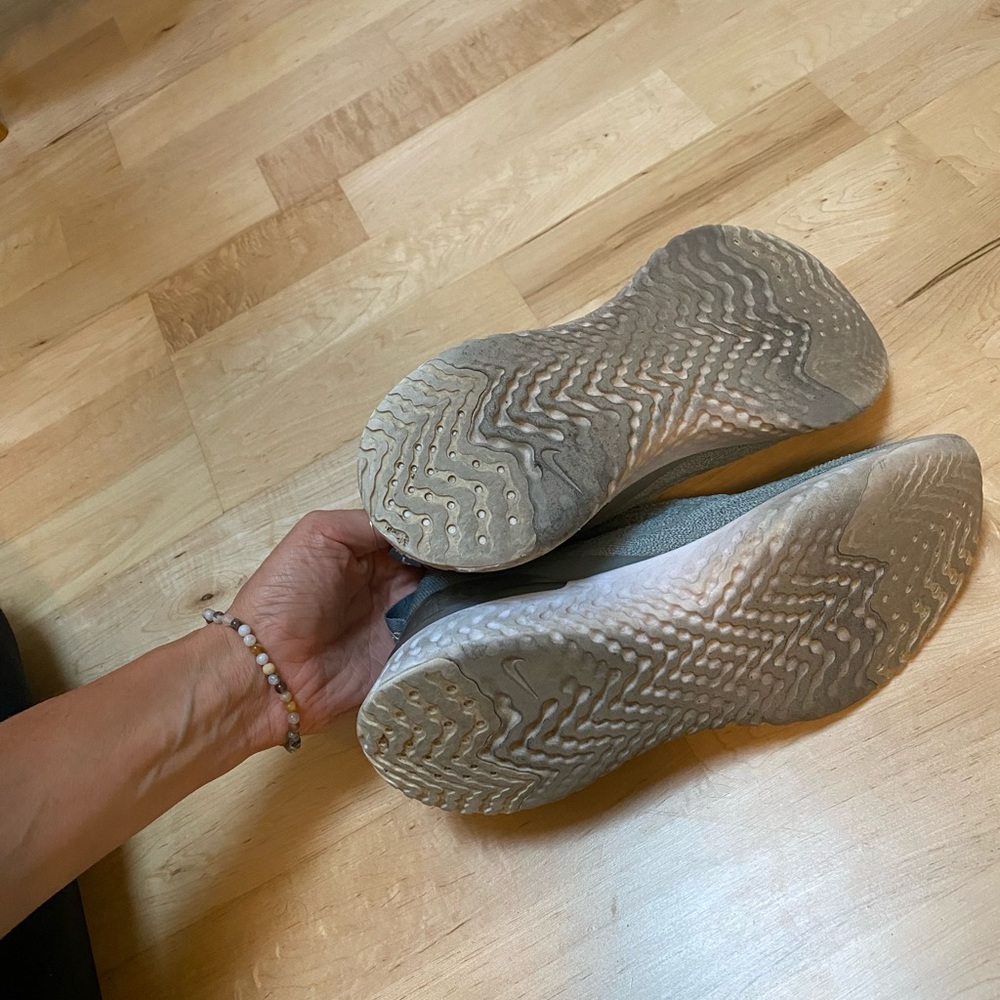Nike Epic Phantom React Flyknit 8.5 in Silver Blue - Picture 3 of 6